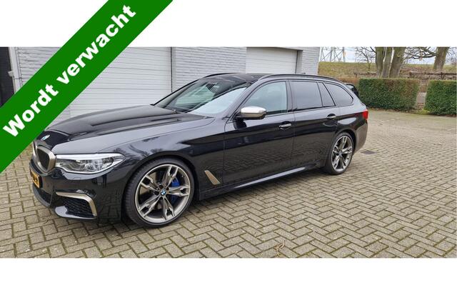 BMW 5-SERIE Touring M550d 400pk xDrive High Executive M-Sportpakket / Led-Koplamp/ Leder/ Sport-Stoelen/ Stoel.Verw/ Head-Up/ Keyless/ Harman&Kardon/ 360-Camera/ 20'' LMV