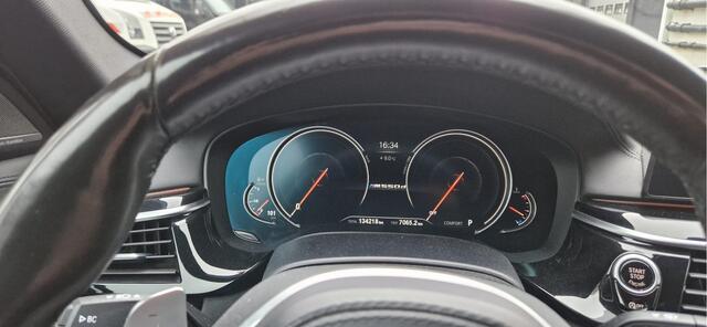 BMW 5-SERIE Touring M550d 400pk xDrive High Executive M-Sportpakket / Led-Koplamp/ Leder/ Sport-Stoelen/ Stoel.Verw/ Head-Up/ Keyless/ Harman&Kardon/ 360-Camera/ 20'' LMV