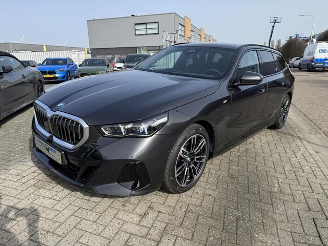 BMW 5-SERIE Touring 530e xDrive M Sport Trekhaak | Stuurverw. | Harman Kardon | Stoelverw.