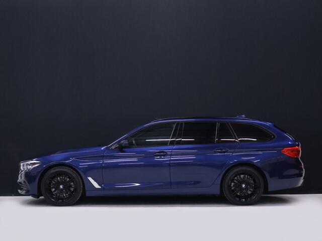 BMW 5-SERIE Touring 520i M Sport [SCHUIFKANTELDAK, CRUISE CONTROL, BLUETOOTH TELEFOON, HUD, ACHTERUITRIJCAMERA, PDC V+A, STOELVERWARMING, BMW ADAPTIVE LED, NIEUWSTAAT]