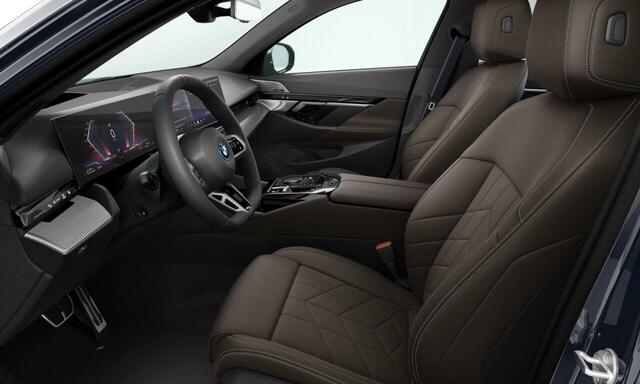 BMW 5-SERIE Sedan 530e | M Sportpakket Pro | Bowers & Wilkins | Pano | Trekhaak | Comfort Access