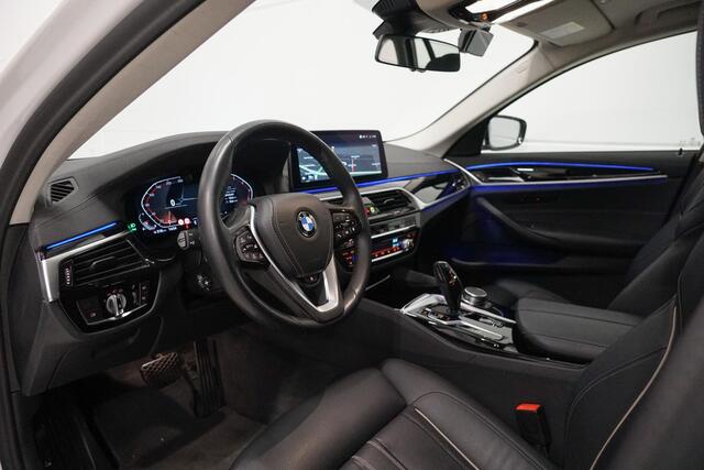 BMW 5-SERIE Touring 530i Panoramadak | Laser | Head Up | Elektr. Trekhaak