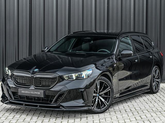 BMW 5-SERIE Touring 530e Xdrive 300pk M Sport | Shadowline | Comfort access | Bowers&Wilkins | Iconic grill | Active cruise | 360 camera | Ambiance | El. trekhaak