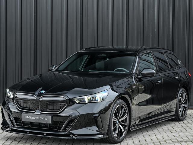 BMW 5-SERIE Touring 530e Xdrive 300pk M Sport | Shadowline | Comfort access | Bowers&Wilkins | Iconic grill | Active cruise | 360 camera | Ambiance | El. trekhaak