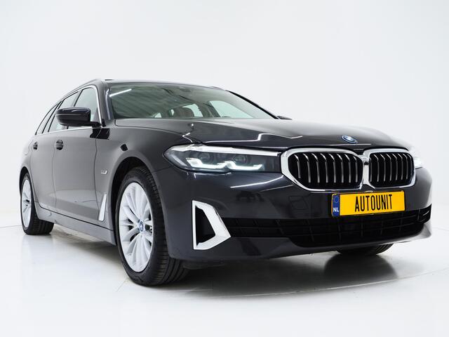 BMW 5-SERIE Touring 530e xDrive | Panoramadak | Leder | Sfeerlicht | Carplay | Camera | Stoelverwarming