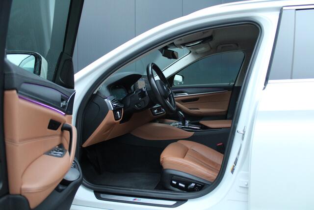 BMW 5-SERIE Touring 520e High Executive - Laser - Memory - HUD - Achteras besturing - Stoel/Stuur verwarming - ACC - Keyless - Rijklaar