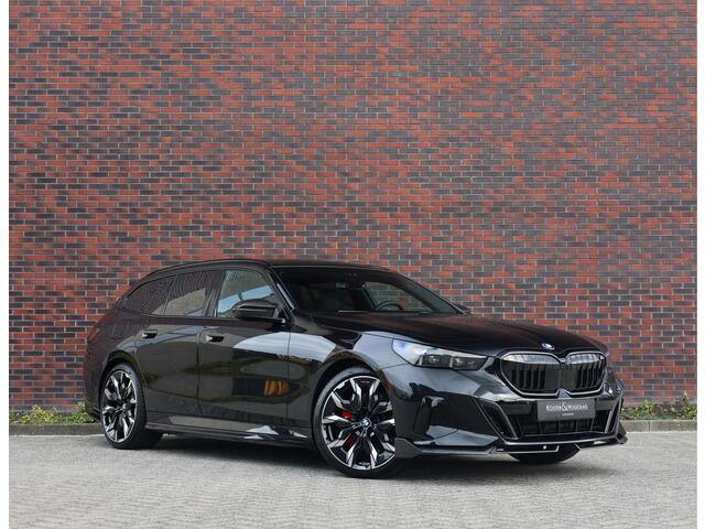 BMW 5-SERIE Touring 550e xDrive | M Performance - Pano - Trekhaak