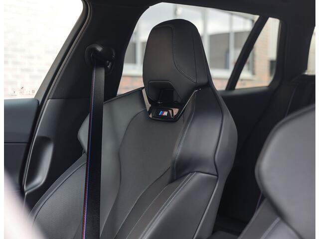 BMW 5-SERIE Touring 550e xDrive | M Performance - Pano - Trekhaak