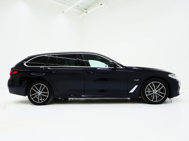 BMW 5-SERIE Touring 530e xDrive M Sport | Panoramadak | Harman/Kardon | Leder | 360 | Adaptive Cruise | Trekhaak | Carplay