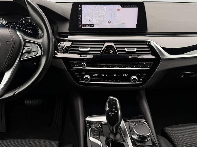 BMW 5-SERIE Touring 520i Executive Automaat Navigatie/Camera/18inch.