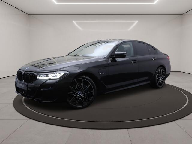 BMW 5-SERIE 530e xDrive Business Edition Plus, Kuipstoelen, Schuifdak, Harman/Kardon Sound