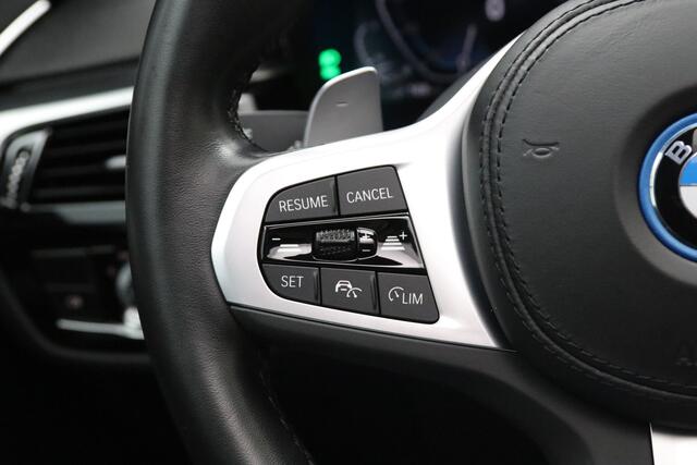 BMW 5-SERIE 530e xDrive Business Edition Plus, Kuipstoelen, Schuifdak, Harman/Kardon Sound