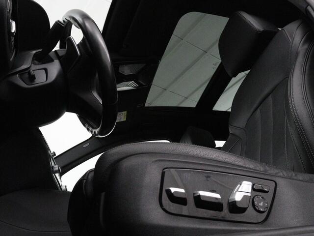 BMW 5-SERIE 520i M Sport | Panoramadak | Stoelventilatie | Head-Up | 360 Camera | Leder | Adaptief LED | Memory | Carplay | Sfeerverlichting | Achterbankverwarming | Navigatie | Stuurverwarming