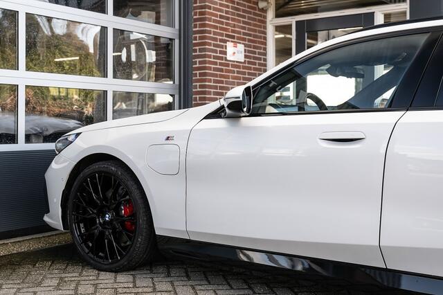 BMW 5-SERIE 530e xDrive M Sport Pro | Harman/Kardon | Driving Ass. Plus. | Camera | Iconic | Trekhaak | 21' Inch |