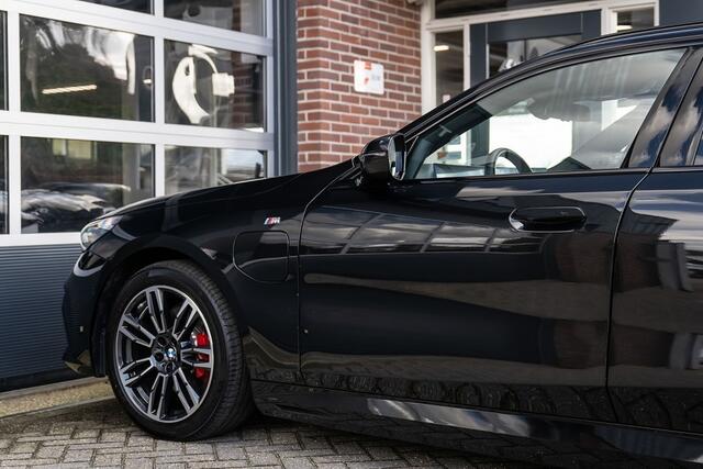 BMW 5-SERIE 530e xDrive M Sport Pro | Harman/Kardon | Driving Ass. Plus. | Camera | Iconic | Trekhaak | 19' Inch |