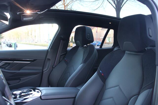 BMW 5-SERIE Touring 530e xDrive M-Sport Pro Shadowline/DrivingAssistPro/innovationPack/ComfortPack/Iconic/Panoramadak/20inch Full Options