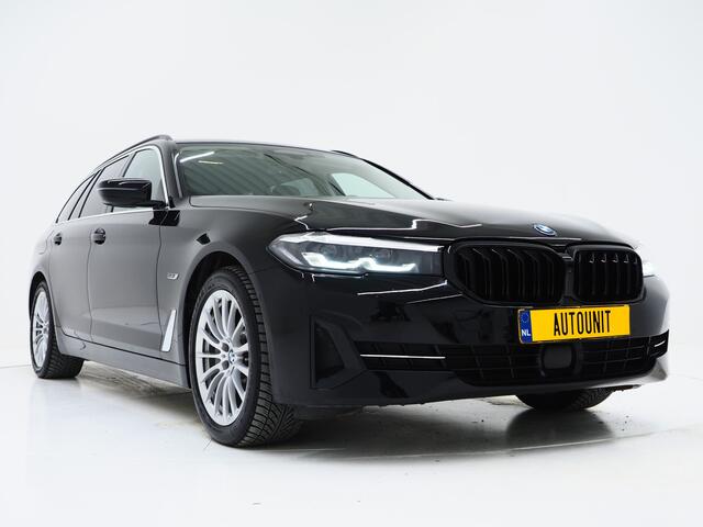 BMW 5-SERIE Touring 530e xDrive | Leder | Trekhaak | Camera | Adaptive Cruise | Stoelverwarming | DAB | Carplay