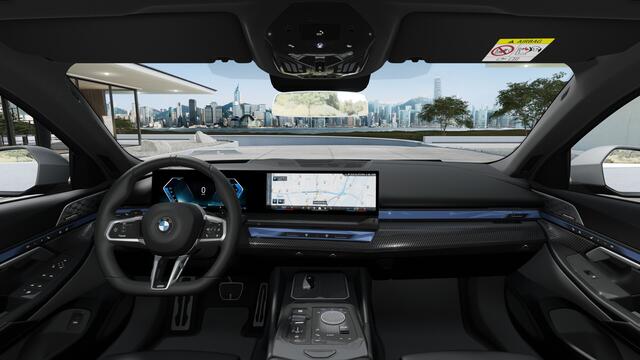 BMW 5-SERIE Touring 530e M Sport Automaat / Panoramadak / Trekhaak / Bowers & Wilkins / Adaptieve LED / Parking Assistant Plus / Stoelventilatie / Comfortstoelen