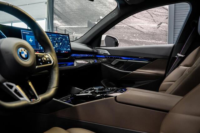 BMW 5-SERIE 550e xDrive *M-Sport Pro / Bowers & Wilkins / Panorama / Stoelventilatie / HUD / Surround-view / Keyless*