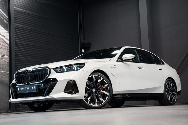 BMW 5-SERIE 550e xDrive *M-Sport Pro / Bowers & Wilkins / Panorama / Stoelventilatie / HUD / Surround-view / Keyless*