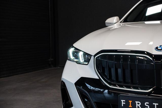 BMW 5-SERIE 550e xDrive *M-Sport Pro / Bowers & Wilkins / Panorama / Stoelventilatie / HUD / Surround-view / Keyless*