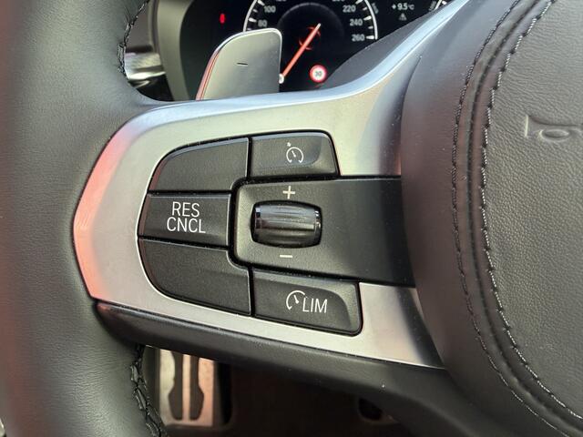 BMW 5-SERIE Touring 530i M-SPORT High Executive | PANO | LEER | HEAD-UP | TREKHAAK