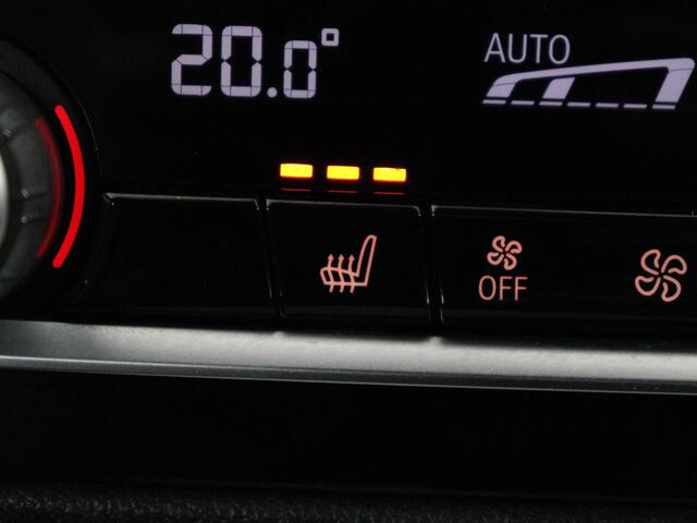 BMW 5-SERIE 530d M Sport | Schuifdak | Head-Up | Nappaleder | Trekhaak | Adaptive cruise | Laserlicht | Camera | Stoelverwarming | Navigatie | 20'' | Sfeerverlichting | Park Assist | Origineel NL