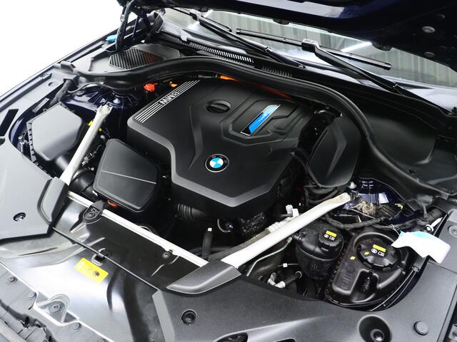 BMW 5-SERIE Touring 530e xDrive M Sport | Harman/Kardon | LaserLED | Adaptive Cruise | Sportstuur | Keyless | Camera | Carplay