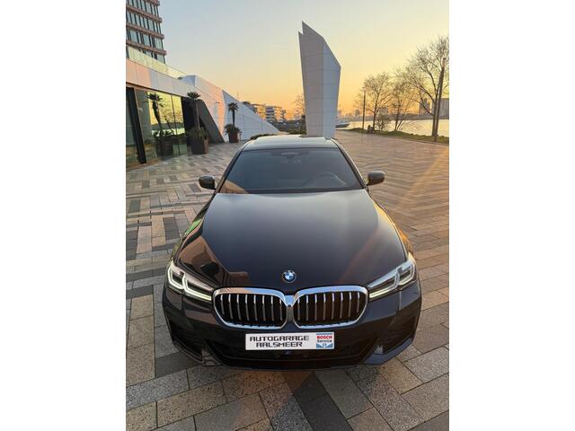 BMW 5-SERIE 545e xDrive High Executive /Schuif-Dak / Camera /Dealer Onderhouden /