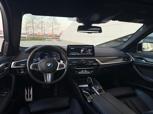 BMW 5-SERIE 545e xDrive High Executive /Schuif-Dak / Camera /Dealer Onderhouden /
