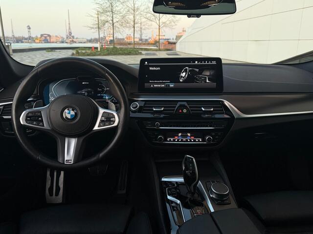 BMW 5-SERIE 545e xDrive High Executive /Schuif-Dak / Camera /Dealer Onderhouden /