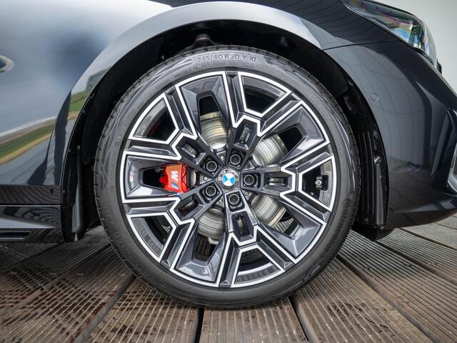 BMW 5-SERIE Touring 520i | M Sportpakket Pro | Equipment Pack Pro | Travel Pack | Showroom Selection