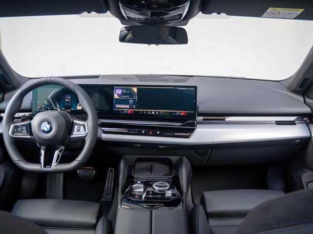 BMW 5-SERIE Touring 520i | M Sportpakket Pro | Equipment Pack Pro | Travel Pack | Showroom Selection