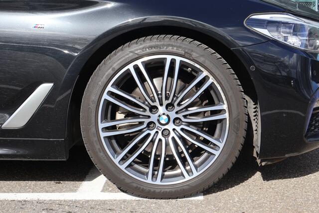 BMW 5-SERIE 520d EDE High Executive M Sport pakket l LED Adaptief l Navigatie Professional l Airodynamica pakket l Driving Assistance l PDC l Ambiance verlichting l Warmte Comfort pakket l Electrisch verwarmde voorstoelen l Camera l Alarm klasse 3 l Comfortstoelen vo