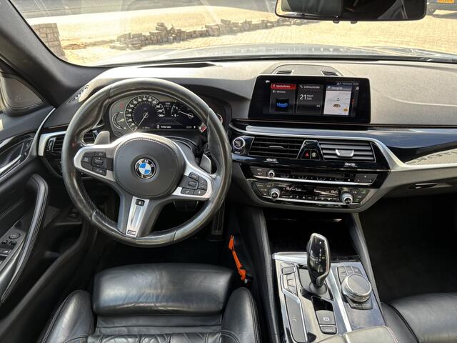 BMW 5-SERIE Touring 530d xDrive High Executive / Head Up Display / Trekhaak / Navi / Lederen Bekleding /