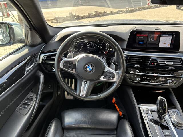 BMW 5-SERIE Touring 530d xDrive High Executive / Head Up Display / Trekhaak / Navi / Lederen Bekleding /