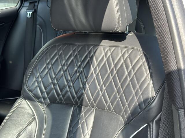 BMW 5-SERIE Touring 530d xDrive High Executive / Head Up Display / Trekhaak / Navi / Lederen Bekleding /