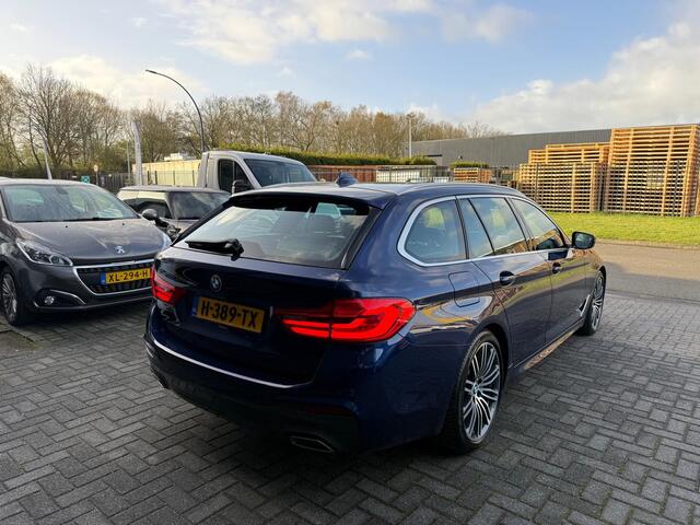 BMW 5-SERIE Touring 520i High Executive Edition | 1E EIGENAAR | 12MND GARANTIE | LED | PANODAK | TREKHAAK | LEDER | NAVI | CARPLAY | DAB |
