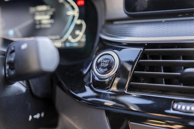 BMW 5-SERIE 530e M-Sport | H&K | Leder | Carplay | Camera