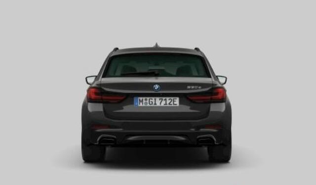BMW 5-SERIE Touring 530e M Sport - Active Cruise Control - Parking/Driving Assistant - Sportstoelen - Elektrisch verwarmde voorstoelen - Getinte Ruiten - Ambiance verlichting - M Koplampen Shadow Line -