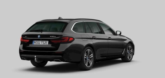 BMW 5-SERIE Touring 530e xDrive Trekhaak - Panoramadak - Driving Assistant Professional - Head up - High Beam Assistant - Sportstoelen - Elektrisch verwarmbare/verstelbare stoelen - Comfort Access - Parking Assistant -