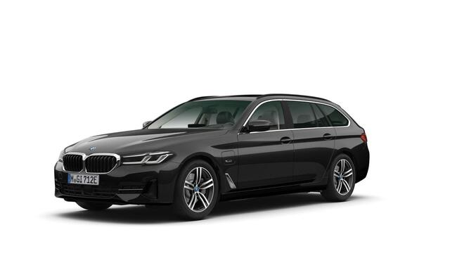 BMW 5-SERIE Touring 530e xDrive Trekhaak - Panoramadak - Driving Assistant Professional - Head up - High Beam Assistant - Sportstoelen - Elektrisch verwarmbare/verstelbare stoelen - Comfort Access - Parking Assistant -