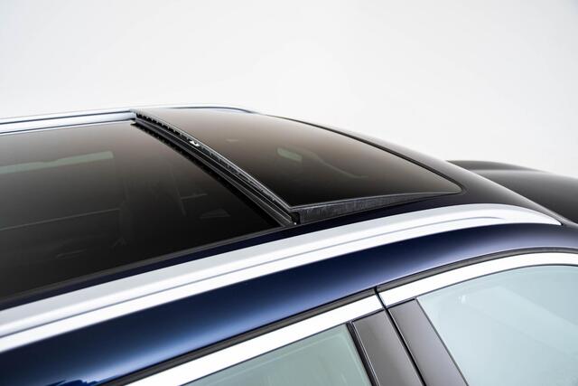 BMW 5-SERIE Touring 530e xDrive Luxury Line - Panoramadak - Driving Assistant Professional - Soft-Close - BMW Laserlight - Comfort Access - Head up - Comfortstoelen - Massage stoelen - Stuurwielrand verwarmd -