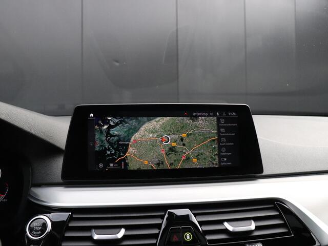 BMW 5-SERIE Touring 520i | M SPORT | LEDER | MEMORY | PANO-DAK | HEAD-UP | CAMERA | APPLE CARPLAY | STOELVERW. | CRUISE | NAVI |