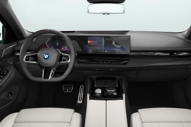 BMW 5-SERIE Sedan 530e M Sport Edition | M Sportpakket Pro | Innovation Pack | Comfort Pack | Trekhaak