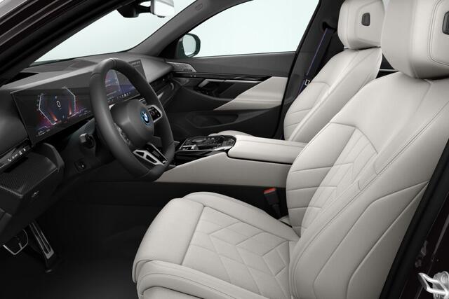 BMW 5-SERIE Sedan 530e M Sport Edition | M Sportpakket Pro | Innovation Pack | Comfort Pack | Trekhaak