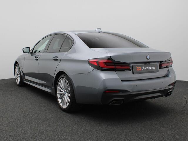 BMW 5-SERIE 545e xDrive High Executive 394PK Aut. M-Sport, Pano-Schuifdak, SOH 90%, M-Sport, Head-Up Display, Stoel-Stuurverwarming, Stoelkoeling, Memorystoel, 360gr. Camera, Keyless