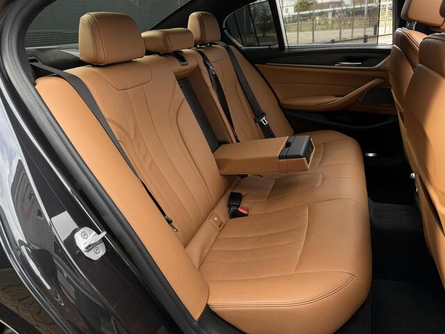 BMW 5-SERIE M550d xDrive High Executive / Vol / Prachstaat / Historie
