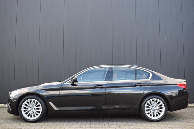 BMW 5-SERIE 520i Automaat High Executive Luxury Line LED | Virtual | Bruin Leder | Full Map Navi | HiFi prof. | Elek. Stoelen | Volledig Onderhouden!!
