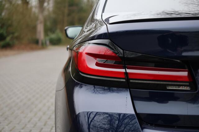 BMW 5-SERIE 545e xDrive High Executive Edition M-Sport Pro | HUD | M Multifunctionele stoel | Elektr. schuif/kanteldak | Harman Kardon | Co Pilot | Laser | DAB | Camera | 20" | 4-zone clima | Grootlichtassistent | Alarm kl.3 | Etc.